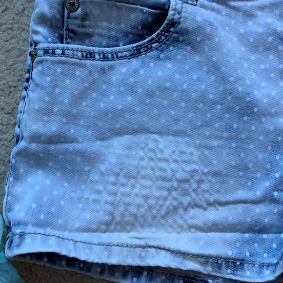 Women’s Shorts - Picture 2 of 7